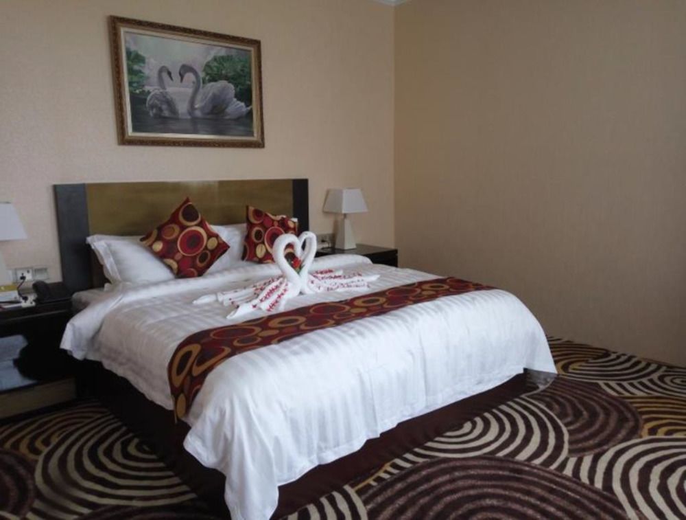โรงแรม โรงแรมรอยัล ฮินทาร์ 4*