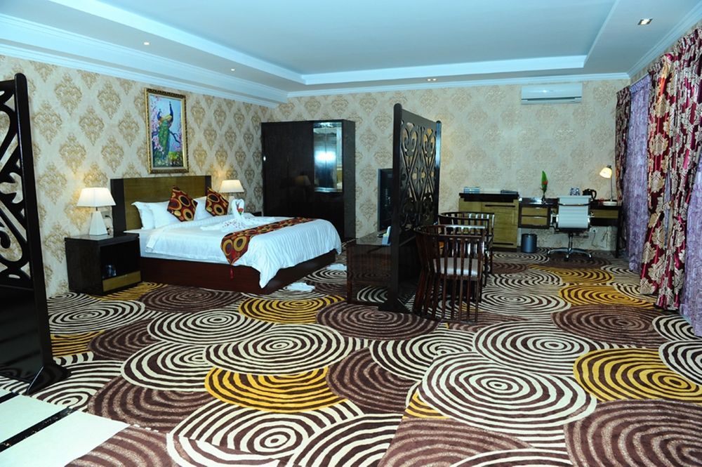 โรงแรม โรงแรมรอยัล ฮินทาร์ 4*